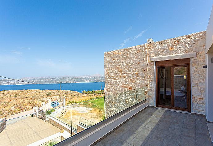 Balcony with sea views . - Villa Lulla . (Photo Gallery) }}