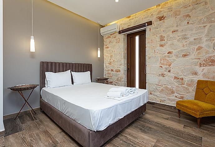 Double bedroom with A/C . - Villa Lulla . (Galerie de photos) }}