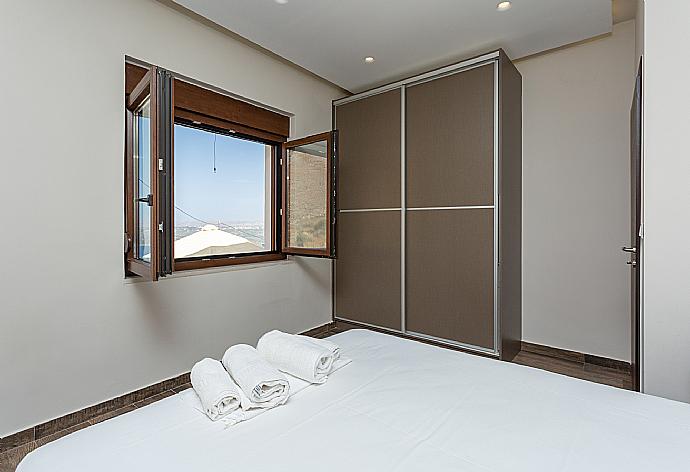 Double bedroom with A/C . - Villa Lulla . (Galería de imágenes) }}