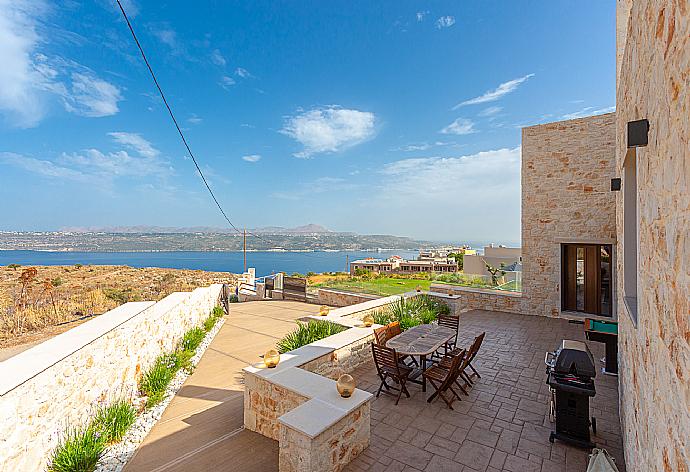 Terrace area with sea views . - Villa Lulla . (Galerie de photos) }}