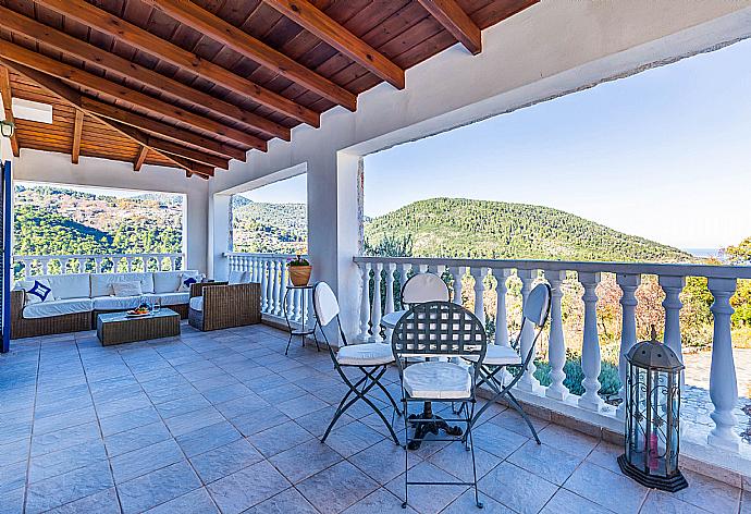 Outdoor sheltered patio with sea view . - Villa Levanda . (Photo Gallery) }}