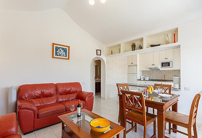 Open-plan living room with sofas, dining area, kitchen, A/C, WiFi internet, satellite TV, and terrace access . - Villa Zoe . (Fotogalerie) }}