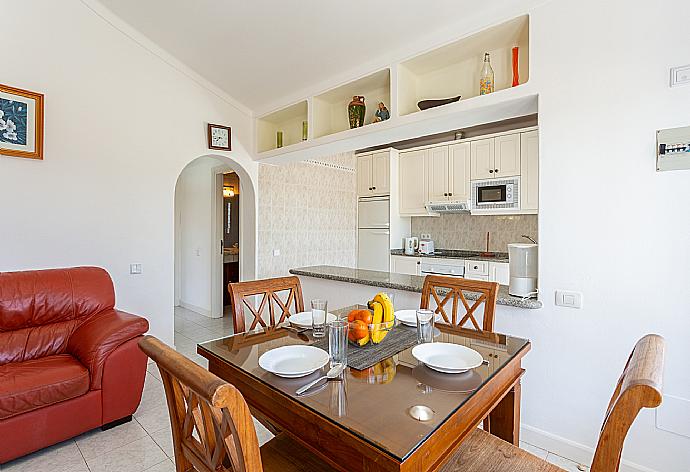 Open-plan living room with sofas, dining area, kitchen, A/C, WiFi internet, satellite TV, and terrace access . - Villa Zoe . (Fotogalerie) }}