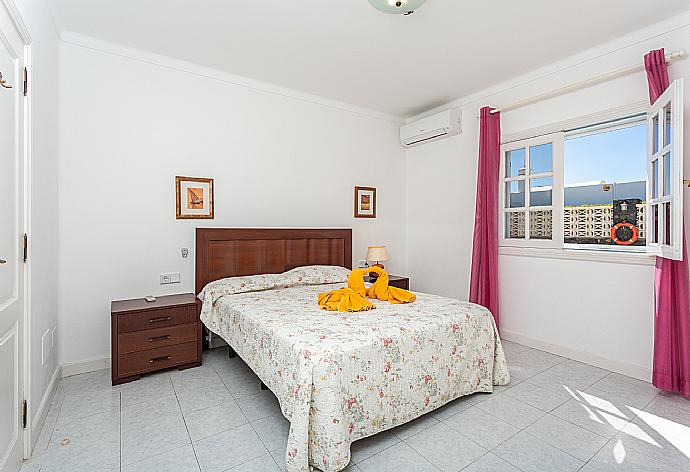 Double bedroom with en suite bathroom and A/C . - Villa Zoe . (Photo Gallery) }}