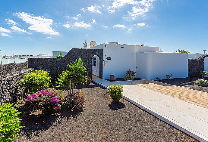 Garden area . - Villa Zoe . (Galleria fotografica) }}