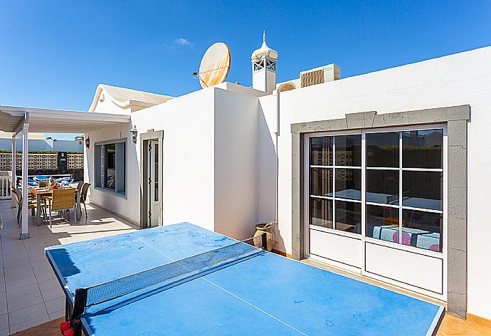 Terrace area with table tennis . - Villa Zoe . (Galería de imágenes) }}