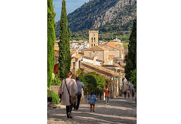  . - Villa Bassa des Castellet . (Fotogalerie) }}