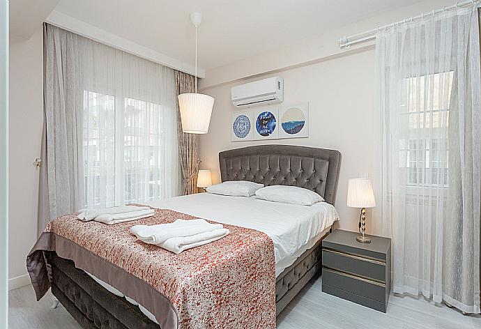 Double bedroom with A/C . - Cyclamen Studio . (Photo Gallery) }}