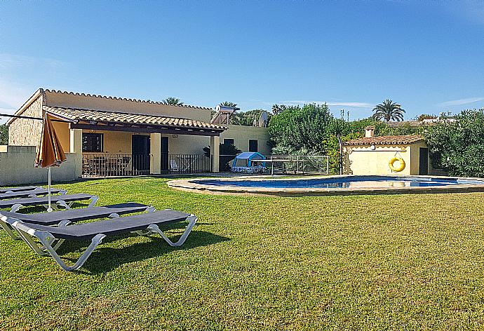 ,Beautiful villa with private pool and terrace . - Villa Pou den Brux . (Галерея фотографий) }}