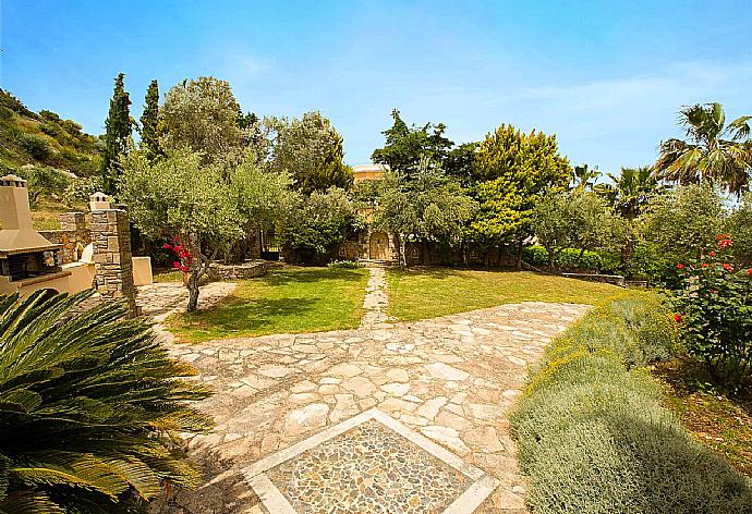 Beautiful villa with garden area . - Villa Callistemon . (Fotogalerie) }}