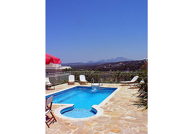 Beautiful villa with private pool, terrace, and lawn  . - Villa Callistemon . (Fotogalerie) }}