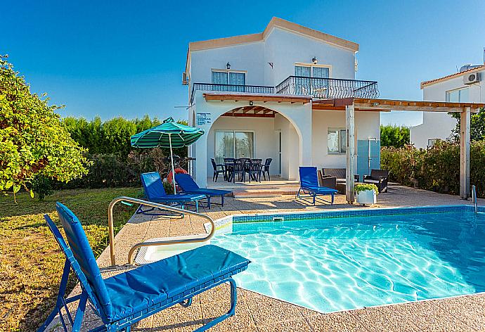 Beautiful villa with private pool and terrace . - Argaka Sun Villa Tria . (Galerie de photos) }}