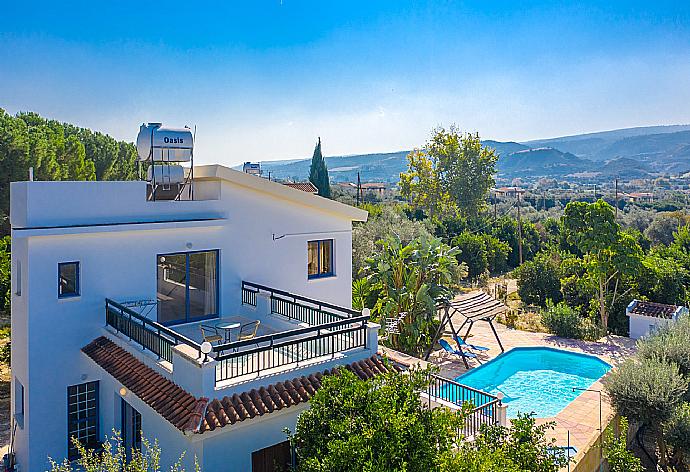 Aerial view of Villa Charoula Tria . - Villa Charoula Tria . (Galerie de photos) }}