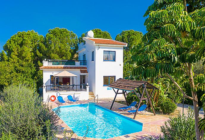 Beautiful villa with private pool and terrace . - Villa Charoula Tria . (Photo Gallery) }}
