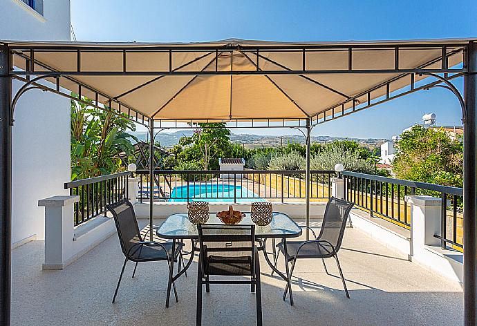 Terrace area . - Villa Charoula Tria . (Photo Gallery) }}