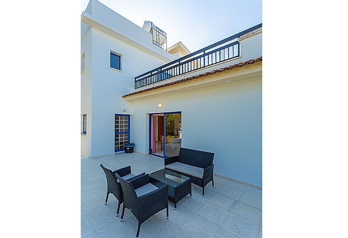 Terrace area . - Villa Charoula Tria . (Photo Gallery) }}