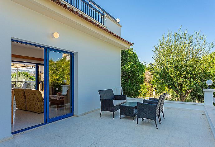 Terrace area . - Villa Charoula Tria . (Photo Gallery) }}