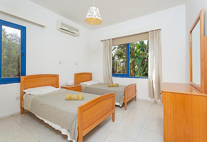 Twin bedroom with A/C . - Villa Charoula Tria . (Photo Gallery) }}