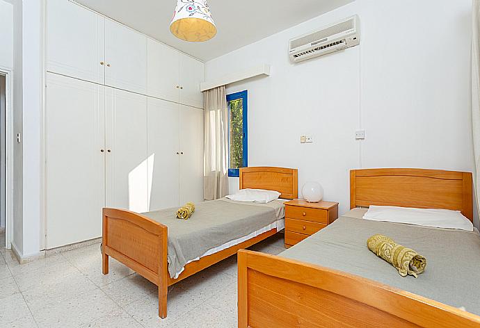 Twin bedroom with A/C . - Villa Charoula Tria . (Photo Gallery) }}