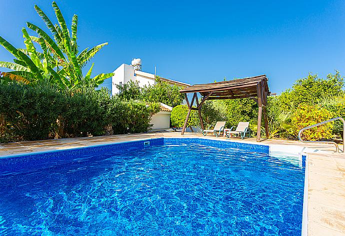 Private pool and terrace . - Villa Charoula Pente . (Galerie de photos) }}