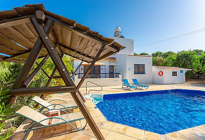 Beautiful villa with private pool and terrace . - Villa Charoula Pente . (Photo Gallery) }}