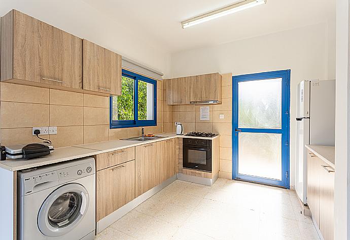 Equipped kitchen . - Villa Charoula Pente . (Fotogalerie) }}