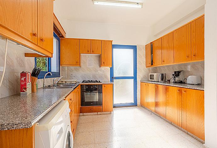 Equipped kitchen . - Villa Charoula Exi . (Photo Gallery) }}