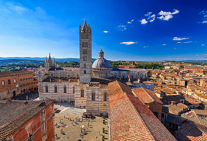 Siena . - Villa Podere Belvedere . (Galerie de photos) }}