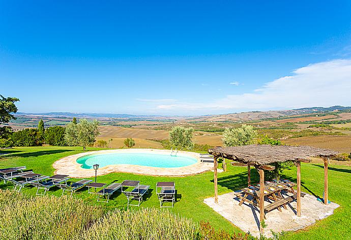 Private pool, terrace, and large lawn with panoramic Tuscan views . - Villa Podere Belvedere . (Photo Gallery) }}