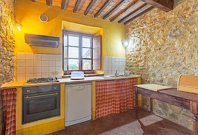 Equipped kitchen . - Villa Podere Belvedere . (Галерея фотографий) }}