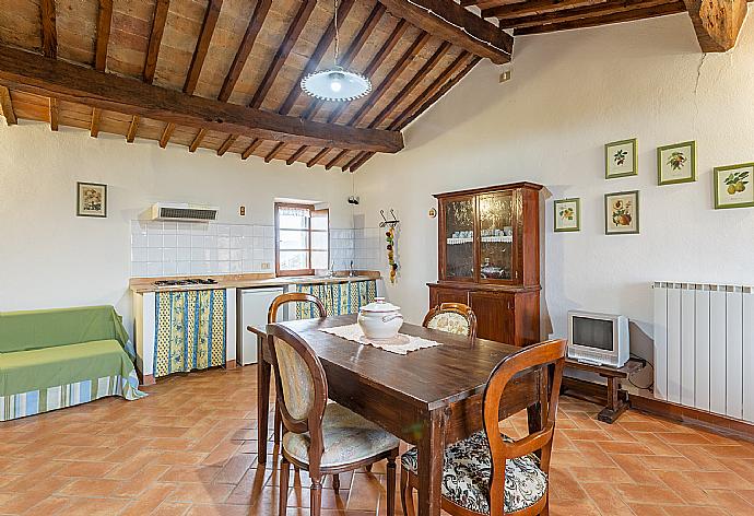 Open-plan living room on first floor with sofa, dining area, kitchen, ornamental fireplace, and WiFi internet . - Villa Podere Belvedere . (Galleria fotografica) }}