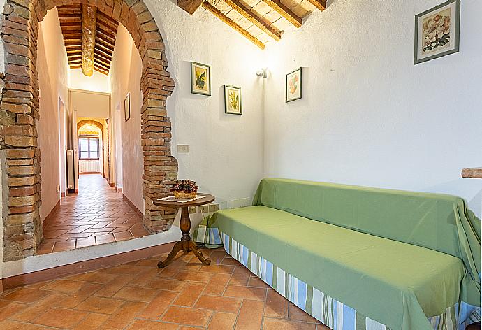 Open-plan living room on first floor with sofa, dining area, kitchen, ornamental fireplace, and WiFi internet . - Villa Podere Belvedere . (Galleria fotografica) }}