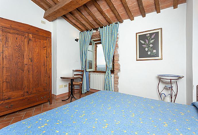 Double bedroom . - Villa Podere Belvedere . (Fotogalerie) }}