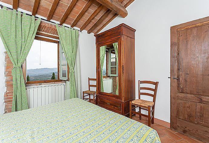 Double bedroom . - Villa Podere Belvedere . (Galleria fotografica) }}