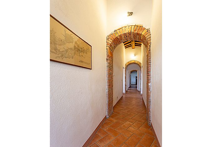 Hallway . - Villa Podere Belvedere . (Galería de imágenes) }}