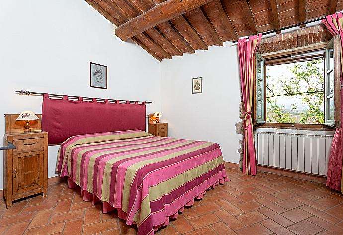 Double bedroom . - Villa Podere Belvedere . (Галерея фотографий) }}