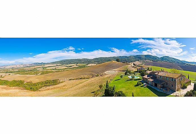 Aerial view of Villa Podere Belvedere . - Villa Podere Belvedere . (Photo Gallery) }}