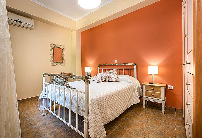 Double bedroom with A/C . - Villa Antonio . (Galleria fotografica) }}