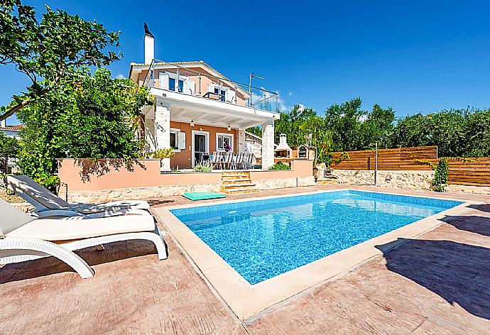 ,Beautiful villa with private pool and terrace . - Villa Antonio . (Galerie de photos) }}