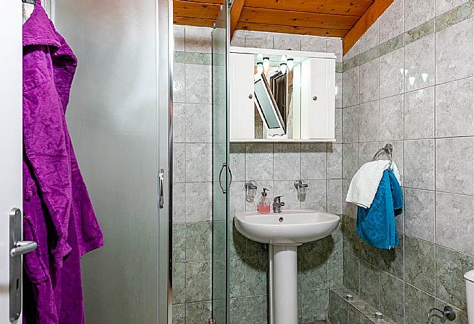 Family bathroom with shower. W/C. . - Villa Antonio . (Photo Gallery) }}