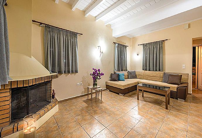 Open-plan living room with sofas, WiFi Internet, Satellite TV, dining area and ornamental fire place. . - Villa Antonio . (Galleria fotografica) }}