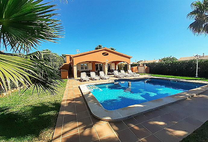 Private pool with terrace area . - Villa Bouganvilla . (Galerie de photos) }}