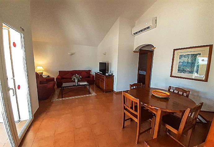 Living room with sofas, WiFi Internet, Satellite TV,  and dining area. . - Villa Bouganvilla . (Galleria fotografica) }}