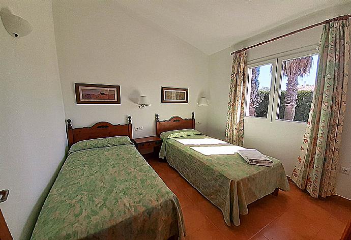 Twin bedroom . - Villa Bouganvilla . (Fotogalerie) }}