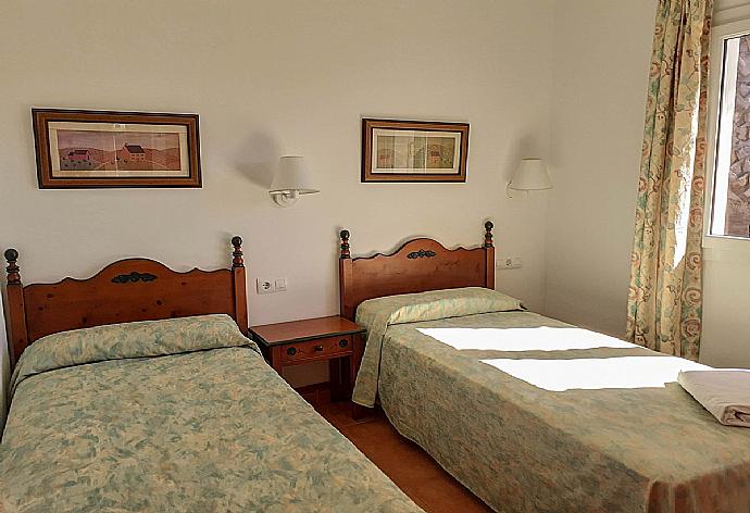 Twin bedroom . - Villa Bouganvilla . (Photo Gallery) }}