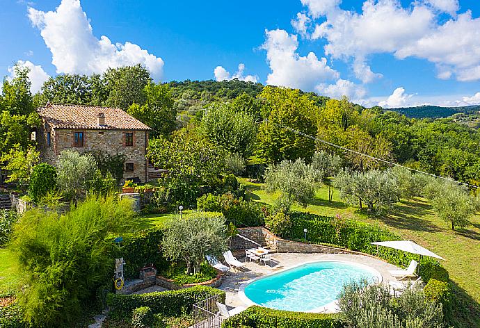 Aerial view of Villa Caporlese . - Villa Caporlese . (Galleria fotografica) }}