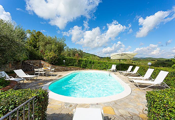 Private pool, terrace, and garden . - Villa Caporlese . (Galería de imágenes) }}