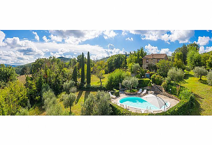 Aerial view of Villa Caporlese . - Villa Caporlese . (Galerie de photos) }}