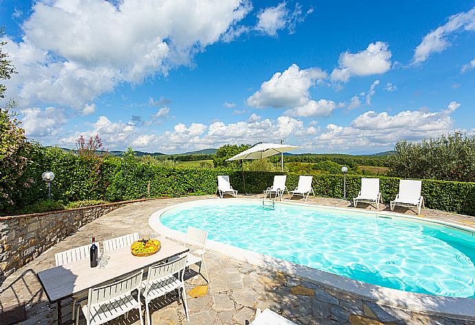 Private pool, terrace, and garden . - Villa Caporlese . (Galería de imágenes) }}