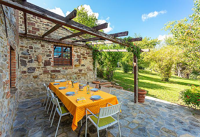 Terrace area . - Villa Caporlese . (Галерея фотографий) }}